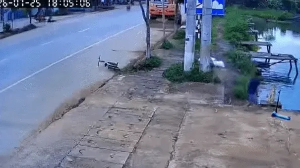 Phản ứng thông minh của cậu bé Sơn La cứu em họ thoát chết tích tắc Phản ứng thông minh của cậu bé Sơn La cứu em họ thoát chết tích tắc