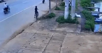 Phản ứng thông minh của cậu bé Sơn La cứu em họ thoát chết tích tắc