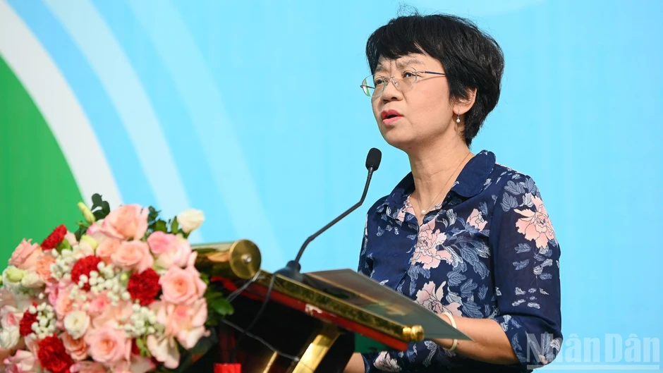 Phát động chương trình “RE:Earth - Vì Hồ Tây xanh” lan tỏa lối sống xanh Phát động chương trình “RE:Earth - Vì Hồ Tây xanh” lan tỏa lối sống xanh