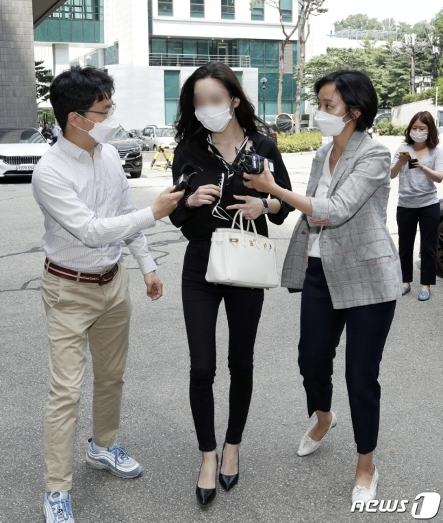 Phát hiện 1 nàng thơ nhiều lần bị bắt vì ma túy, ra tù chăm cập nhật cuộc sống lành mạnh lên mạng, gắn link bán hàng Phát hiện 1 nàng thơ nhiều lần bị bắt vì ma túy, ra tù chăm cập nhật cuộc sống lành mạnh lên mạng, gắn link bán hàng