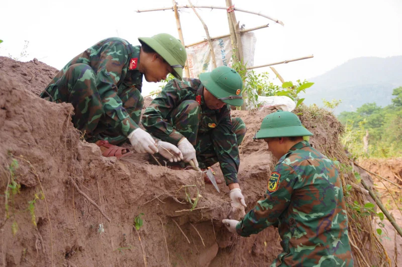 Phát hiện 3 hài cốt liệt sĩ với nhiều di vật Phát hiện 3 hài cốt liệt sĩ với nhiều di vật