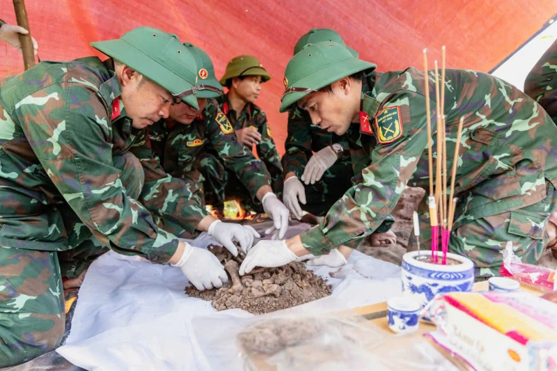 Phát hiện 3 hài cốt liệt sĩ với nhiều di vật Phát hiện 3 hài cốt liệt sĩ với nhiều di vật
