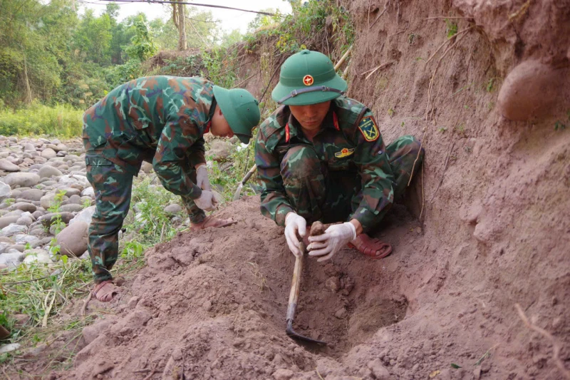 Phát hiện 3 hài cốt liệt sĩ với nhiều di vật Phát hiện 3 hài cốt liệt sĩ với nhiều di vật