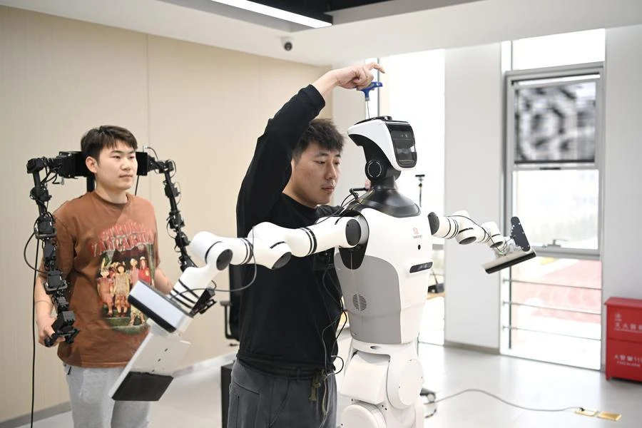 Phát hiện láng giềng Việt Nam cho hàng chục robot đi học như con người: Hơn 2 tháng sau, điều đặc biệt xảy ra Phát hiện láng giềng Việt Nam cho hàng chục robot đi học như con người: Hơn 2 tháng sau, điều đặc biệt xảy ra