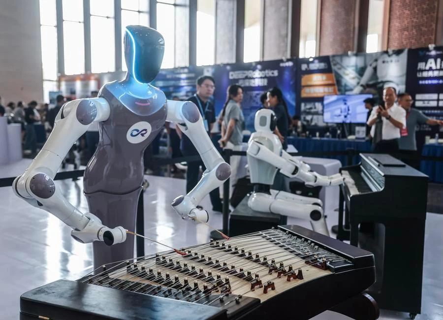 Phát hiện láng giềng Việt Nam cho hàng chục robot đi học như con người: Hơn 2 tháng sau, điều đặc biệt xảy ra Phát hiện láng giềng Việt Nam cho hàng chục robot đi học như con người: Hơn 2 tháng sau, điều đặc biệt xảy ra