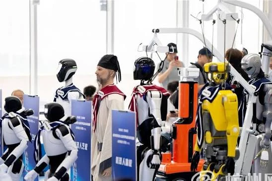 Phát hiện láng giềng Việt Nam cho hàng chục robot đi học như con người: Hơn 2 tháng sau, điều đặc biệt xảy ra Phát hiện láng giềng Việt Nam cho hàng chục robot đi học như con người: Hơn 2 tháng sau, điều đặc biệt xảy ra