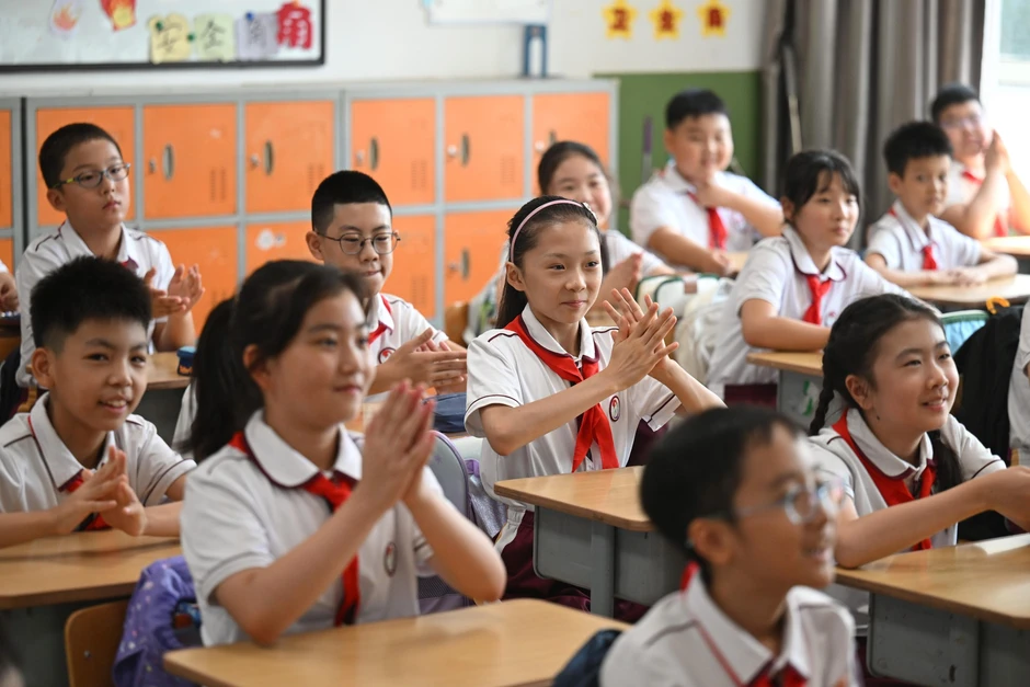 Phát hiện lớp có mùi hôi, cô giáo tìm hiểu rồi có pha ứng biến quá nhân văn: "Cô đã cứu 1 cuộc đời đấy" Phát hiện lớp có mùi hôi, cô giáo tìm hiểu rồi có pha ứng biến quá nhân văn: "Cô đã cứu 1 cuộc đời đấy"