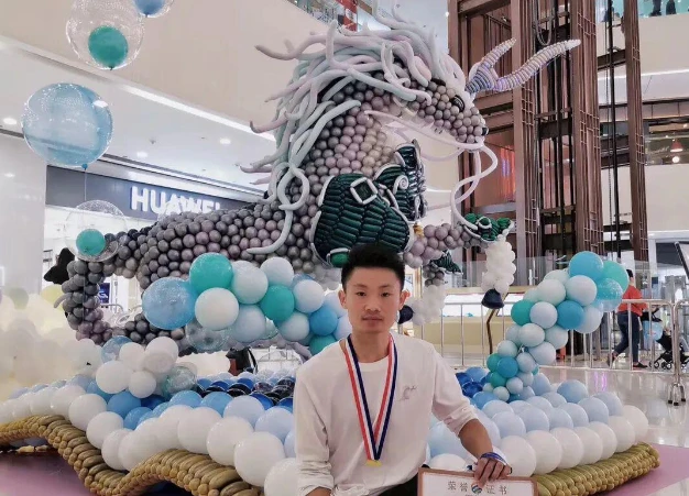 Phát hiện người đàn ông kiếm hơn 7,7 tỷ đồng/năm nhờ bán bóng bay Phát hiện người đàn ông kiếm hơn 7,7 tỷ đồng/năm nhờ bán bóng bay