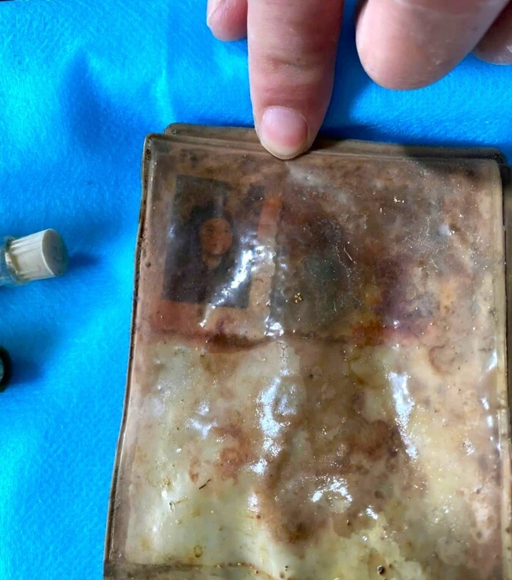 Phát hiện nhiều ảnh chân dung cùng di vật trong mộ liệt sĩ ở Lâm Đồng Phát hiện nhiều ảnh chân dung cùng di vật trong mộ liệt sĩ ở Lâm Đồng
