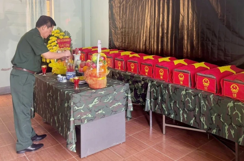 Phát hiện, quy tập 12 hài cốt liệt sĩ trong hang đá Phát hiện, quy tập 12 hài cốt liệt sĩ trong hang đá
