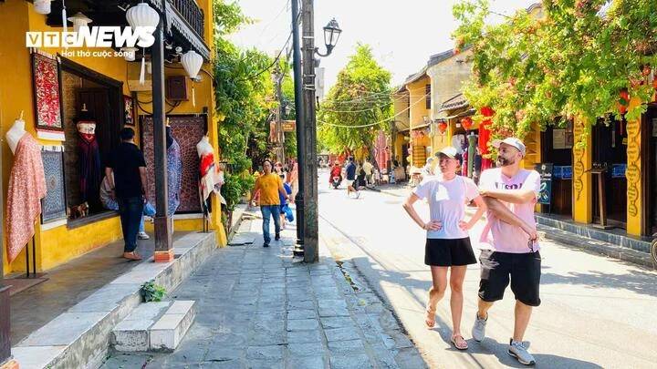 Phố cổ Hội An thoáng đãng trong ngày đầu Đà Nẵng ra quân lập lại trật tự vỉa hè Phố cổ Hội An thoáng đãng trong ngày đầu Đà Nẵng ra quân lập lại trật tự vỉa hè