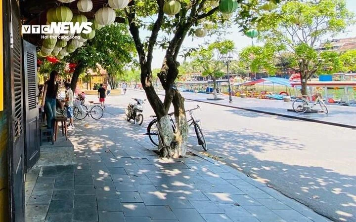 Phố cổ Hội An thoáng đãng trong ngày đầu Đà Nẵng ra quân lập lại trật tự vỉa hè Phố cổ Hội An thoáng đãng trong ngày đầu Đà Nẵng ra quân lập lại trật tự vỉa hè
