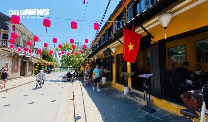 Phố cổ Hội An thoáng đãng trong ngày đầu Đà Nẵng ra quân lập lại trật tự vỉa hè Phố cổ Hội An thoáng đãng trong ngày đầu Đà Nẵng ra quân lập lại trật tự vỉa hè