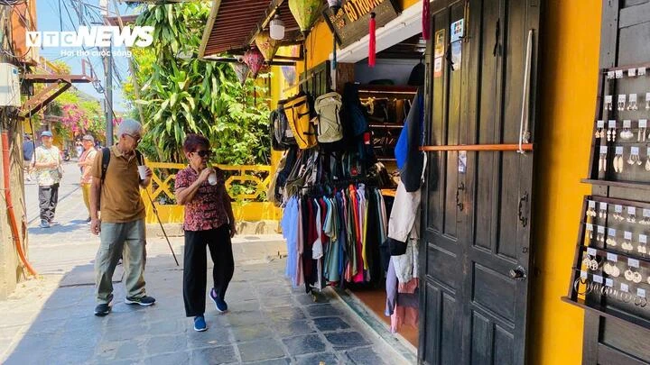 Phố cổ Hội An thoáng đãng trong ngày đầu Đà Nẵng ra quân lập lại trật tự vỉa hè Phố cổ Hội An thoáng đãng trong ngày đầu Đà Nẵng ra quân lập lại trật tự vỉa hè