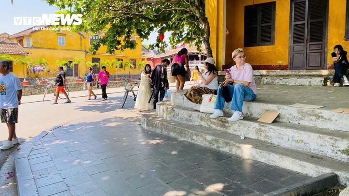 Phố cổ Hội An thoáng đãng trong ngày đầu Đà Nẵng ra quân lập lại trật tự vỉa hè Phố cổ Hội An thoáng đãng trong ngày đầu Đà Nẵng ra quân lập lại trật tự vỉa hè
