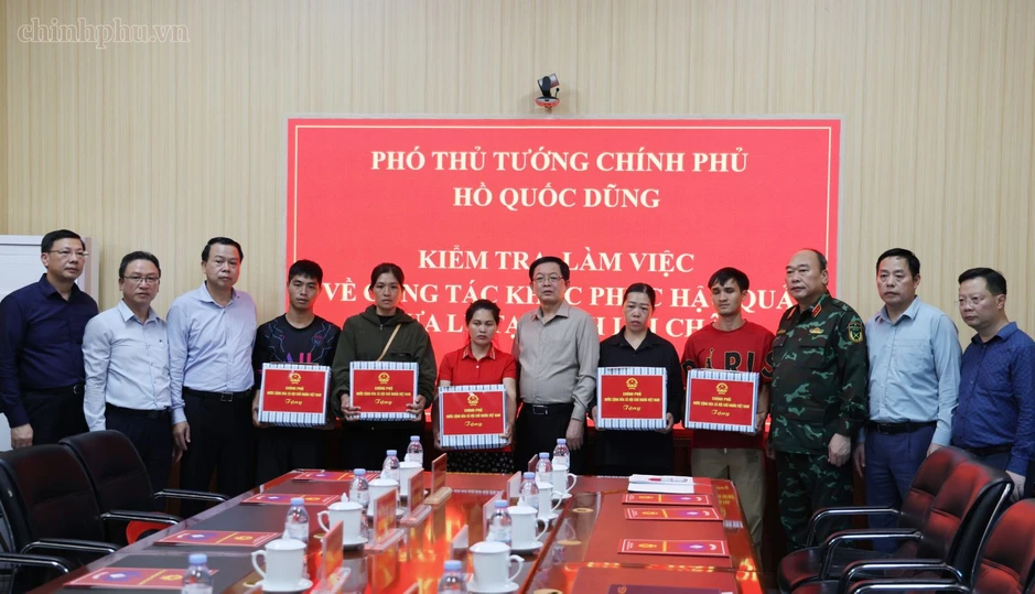 Phó Thủ tướng Hồ Quốc Dũng: Hoàn thành nhà tái định cư Mường Than trong 30 ngày Phó Thủ tướng Hồ Quốc Dũng: Hoàn thành nhà tái định cư Mường Than trong 30 ngày
