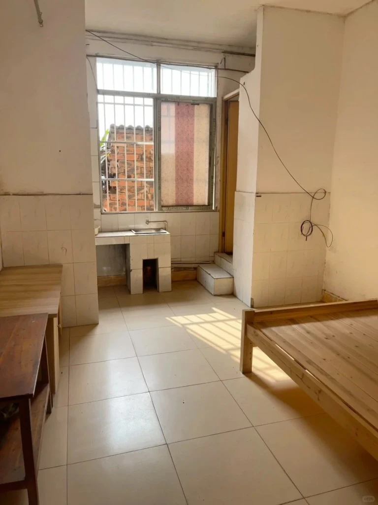 Phòng trọ 15m2 giá 1,1 triệu đồng/tháng của nữ sinh SN 2005 Phòng trọ 15m2 giá 1,1 triệu đồng/tháng của nữ sinh SN 2005