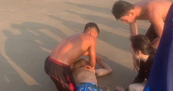 Phút nghẹt thở cứu khách đuối nước ở biển Vũng Tàu: Chậm 1 phút là muộn