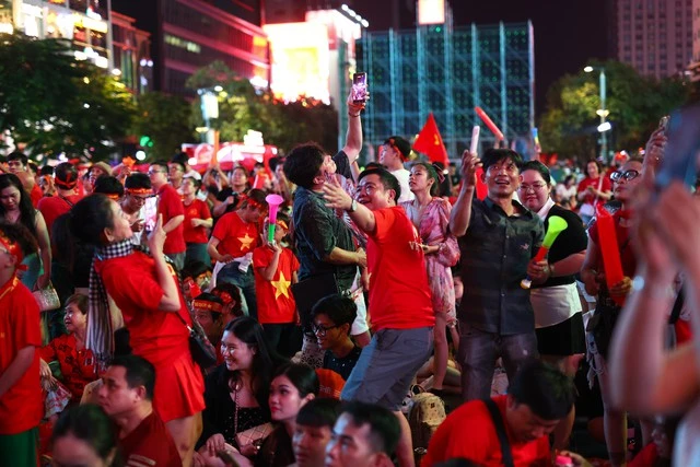 Quá đã: Quang Hải, Hai Long khiến cổ động viên Việt Nam hài lòng! Quá đã: Quang Hải, Hai Long khiến cổ động viên Việt Nam hài lòng!