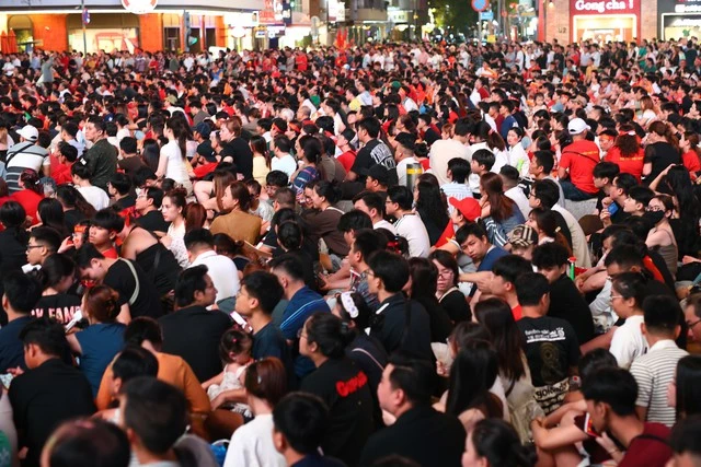 Quá đã: Quang Hải, Hai Long khiến cổ động viên Việt Nam hài lòng! Quá đã: Quang Hải, Hai Long khiến cổ động viên Việt Nam hài lòng!
