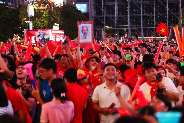 Quá đã: Quang Hải, Hai Long khiến cổ động viên Việt Nam hài lòng! Quá đã: Quang Hải, Hai Long khiến cổ động viên Việt Nam hài lòng!