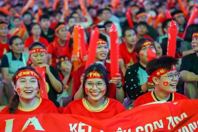 Quá đã: Quang Hải, Hai Long khiến cổ động viên Việt Nam hài lòng! Quá đã: Quang Hải, Hai Long khiến cổ động viên Việt Nam hài lòng!