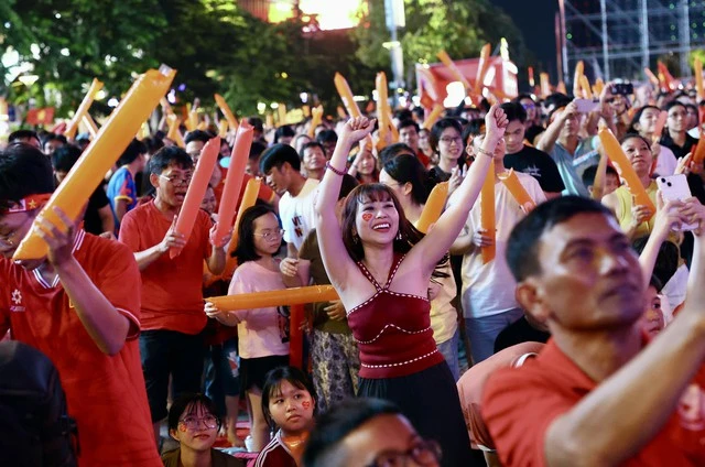 Quá đã: Quang Hải, Hai Long khiến cổ động viên Việt Nam hài lòng! Quá đã: Quang Hải, Hai Long khiến cổ động viên Việt Nam hài lòng!