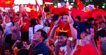 Quá đã: Quang Hải, Hai Long khiến cổ động viên Việt Nam hài lòng!