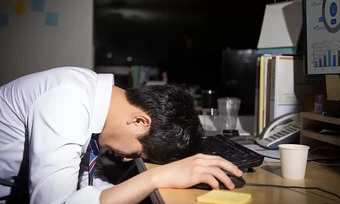Quá tải ngầm - căn bệnh vắt kiệt dân văn phòng