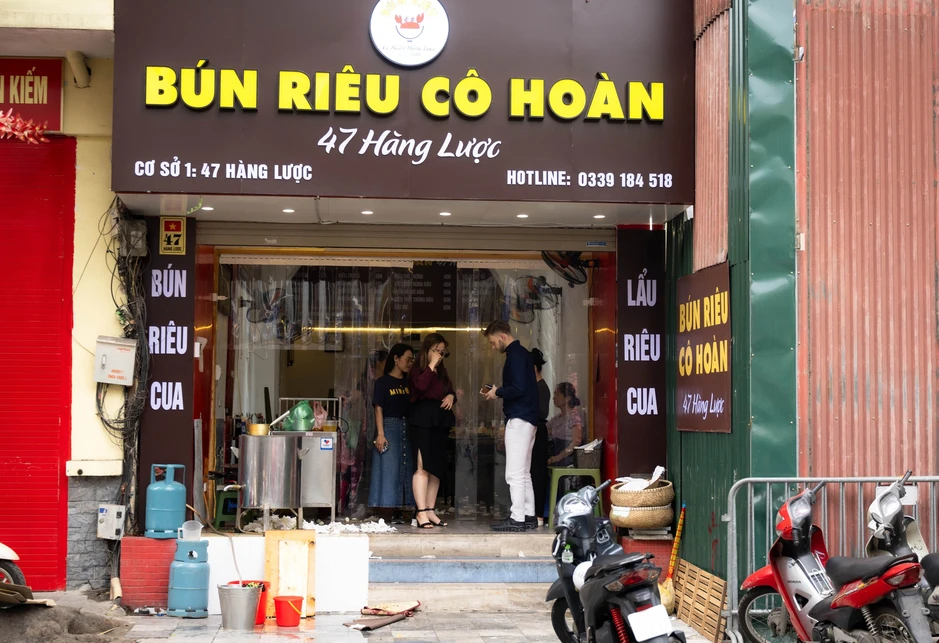 Quán bún riêu Hà Nội bị phạt 4,5 triệu sau vụ khách Trung chê bẩn: Lên đời chỗ mới, điều hoà khang trang Quán bún riêu Hà Nội bị phạt 4,5 triệu sau vụ khách Trung chê bẩn: Lên đời chỗ mới, điều hoà khang trang