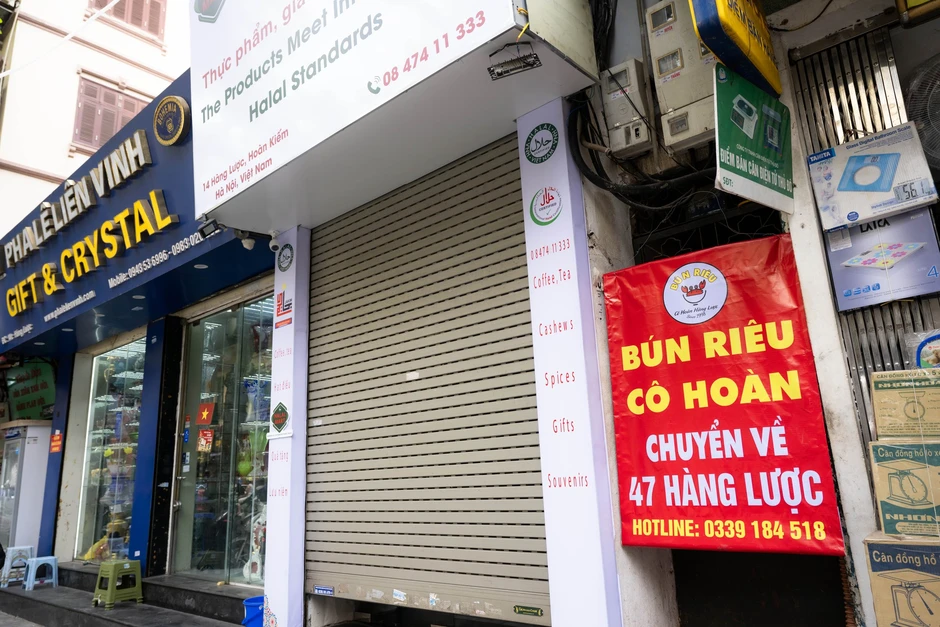 Quán bún riêu Hà Nội bị phạt 4,5 triệu sau vụ khách Trung chê bẩn: Lên đời chỗ mới, điều hoà khang trang Quán bún riêu Hà Nội bị phạt 4,5 triệu sau vụ khách Trung chê bẩn: Lên đời chỗ mới, điều hoà khang trang