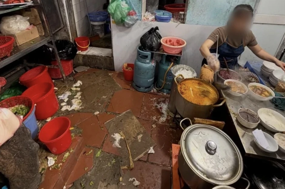 Quán bún riêu Hà Nội bị phạt 4,5 triệu sau vụ khách Trung chê bẩn: Lên đời chỗ mới, điều hoà khang trang Quán bún riêu Hà Nội bị phạt 4,5 triệu sau vụ khách Trung chê bẩn: Lên đời chỗ mới, điều hoà khang trang