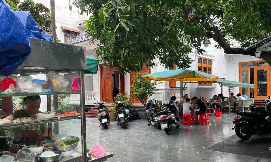Quán hủ tiếu trong biệt thự ở TP HCM 'gây sốt' Quán hủ tiếu trong biệt thự ở TP HCM 'gây sốt'