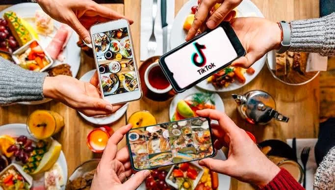 Quán hủy buổi review vì người đến quay muộn 30 phút cùng tranh cãi quanh tiền xe Quán hủy buổi review vì người đến quay muộn 30 phút cùng tranh cãi quanh tiền xe
