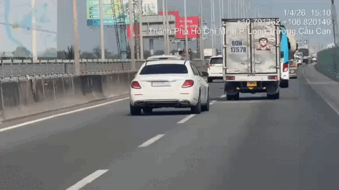 Quên bật xi nhan khi chuyển làn, nhiều tài xế bị phạt nguội trên cao tốc Quên bật xi nhan khi chuyển làn, nhiều tài xế bị phạt nguội trên cao tốc