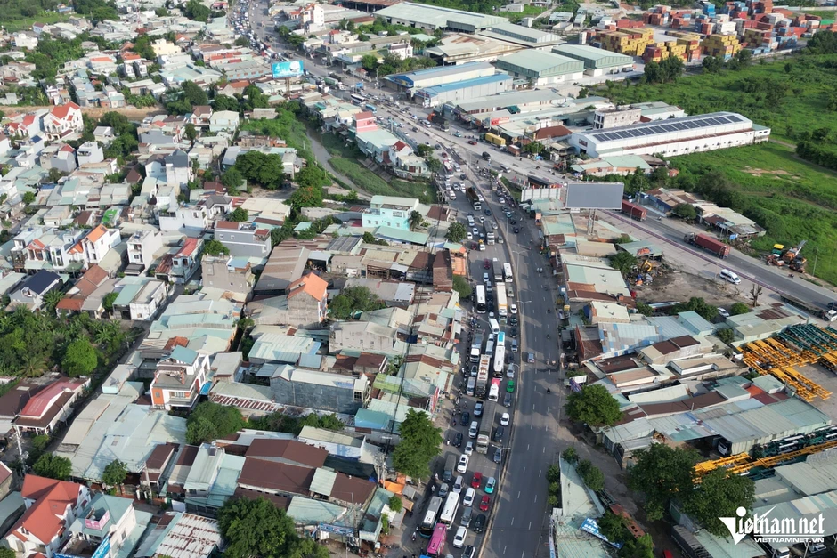 Quốc lộ 51 quá tải, cao tốc Biên Hòa - Vũng Tàu ùn tắc hơn 4km Quốc lộ 51 quá tải, cao tốc Biên Hòa - Vũng Tàu ùn tắc hơn 4km