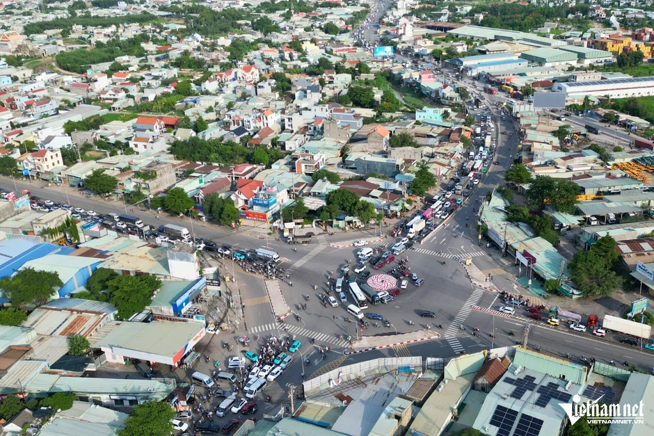 Quốc lộ 51 quá tải, cao tốc Biên Hòa - Vũng Tàu ùn tắc hơn 4km Quốc lộ 51 quá tải, cao tốc Biên Hòa - Vũng Tàu ùn tắc hơn 4km