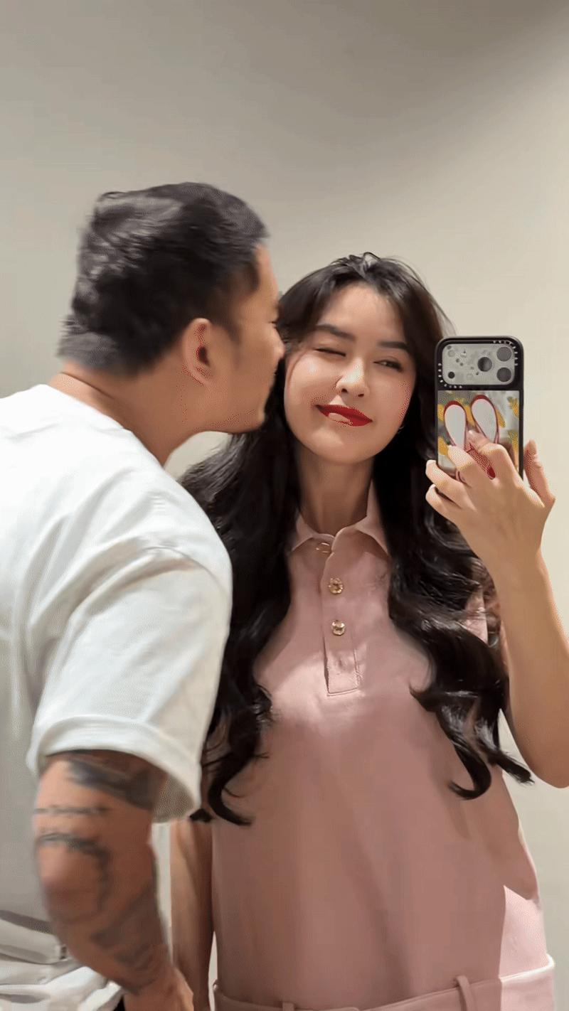 Quyên Qui lần đầu khoe con trai với phó chủ tịch Quyên Qui lần đầu khoe con trai với phó chủ tịch