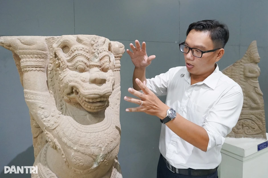 Rắn thần 5 đầu, sư tử đá gần nghìn năm tuổi Rắn thần 5 đầu, sư tử đá gần nghìn năm tuổi