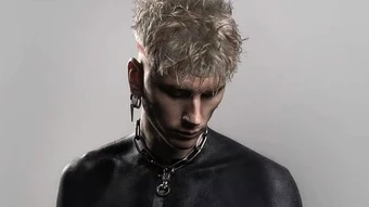 Rapper trả giá vì xăm đen toàn thân