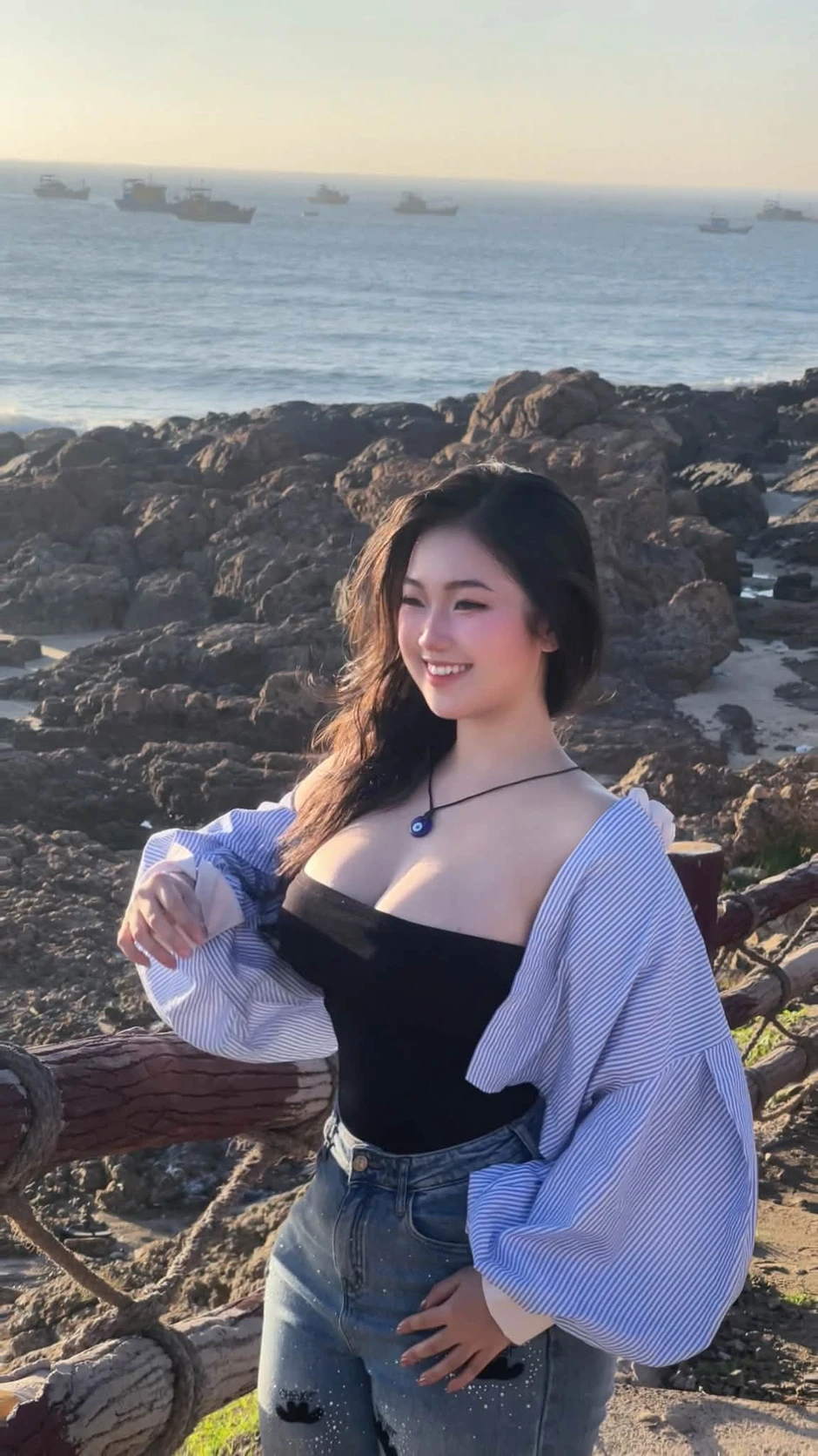 Review du lịch cẩn thận, chu đáo, cô gái xinh đẹp nhận bão Review du lịch cẩn thận, chu đáo, cô gái xinh đẹp nhận bão