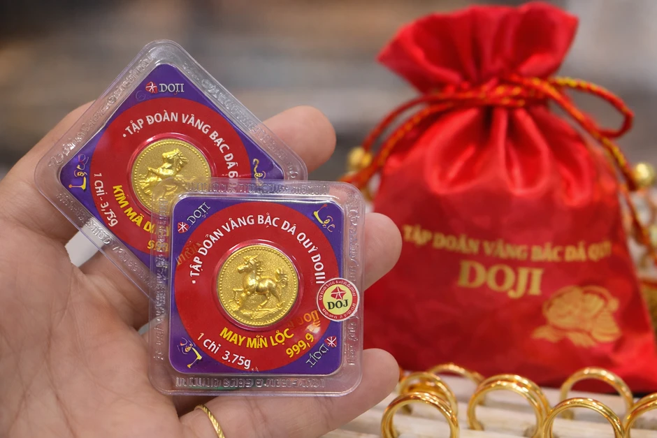 Sai lầm khi cứ có tiền là mua vàng Sai lầm khi cứ có tiền là mua vàng