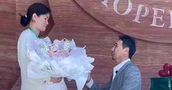Sau 5 năm chống ung thư, chàng trai Trung Quốc cầu hôn bác sĩ cứu mạng mình