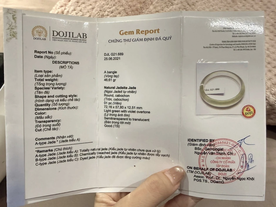 Sau 5 năm tranh cãi, Hằng Túi công khai giấy kiểm định từ DOJI, khẳng định chiếc vòng được mẹ tặng là phỉ thủy Sau 5 năm tranh cãi, Hằng Túi công khai giấy kiểm định từ DOJI, khẳng định chiếc vòng được mẹ tặng là phỉ thủy