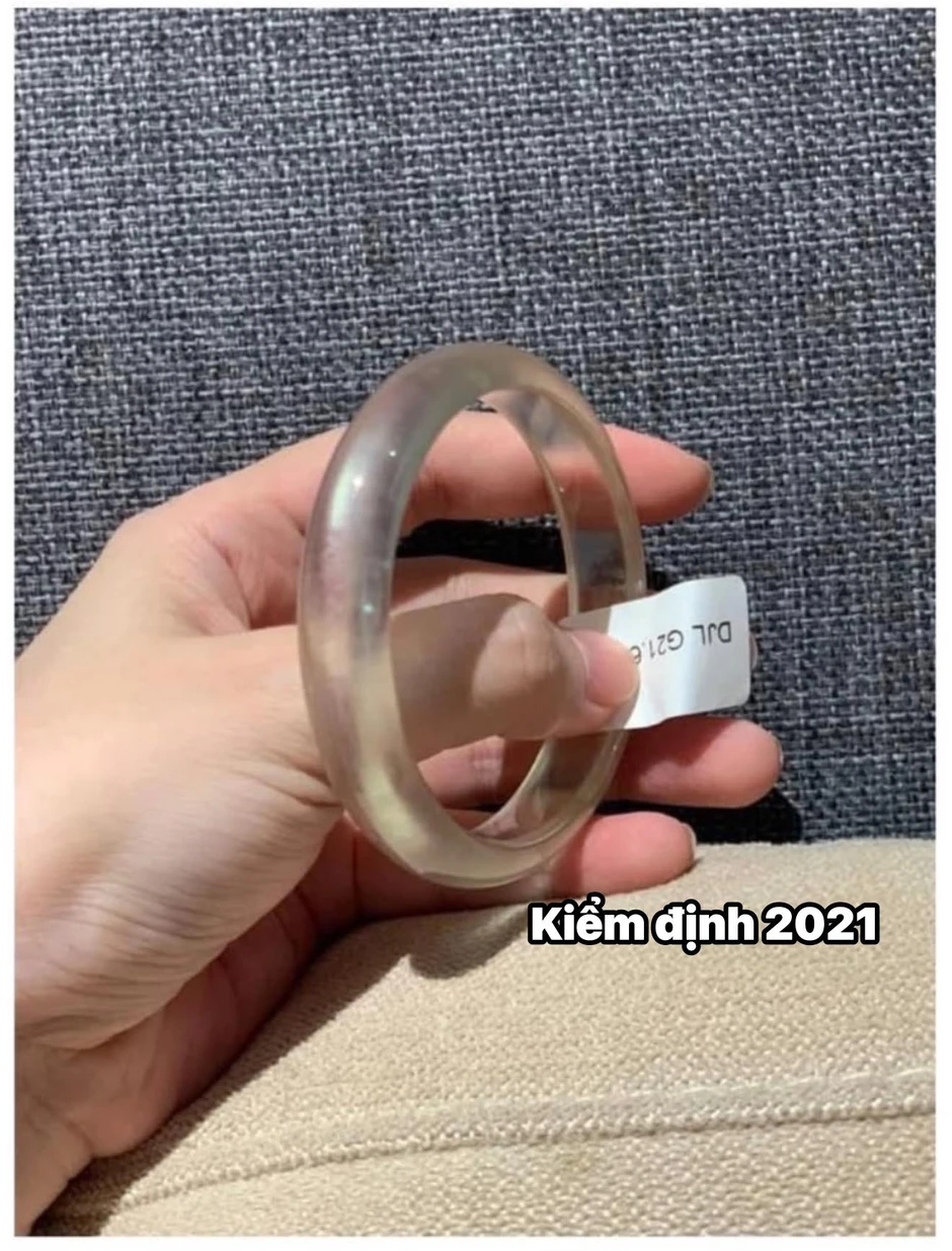 Sau 5 năm tranh cãi, Hằng Túi công khai giấy kiểm định từ DOJI, khẳng định chiếc vòng được mẹ tặng là phỉ thủy Sau 5 năm tranh cãi, Hằng Túi công khai giấy kiểm định từ DOJI, khẳng định chiếc vòng được mẹ tặng là phỉ thủy