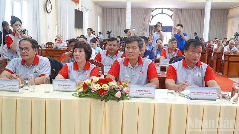 Sáu cá thể sếu đầu đỏ vượt hành trình 19 giờ, về Vườn quốc gia Tràm Chim khỏe mạnh Sáu cá thể sếu đầu đỏ vượt hành trình 19 giờ, về Vườn quốc gia Tràm Chim khỏe mạnh