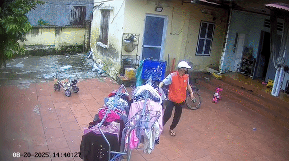 Shipper đến nhà lấy đơn hàng hoàn nhưng không có ai, chủ về trích xuất camera an ninh đăng khắp nơi Shipper đến nhà lấy đơn hàng hoàn nhưng không có ai, chủ về trích xuất camera an ninh đăng khắp nơi