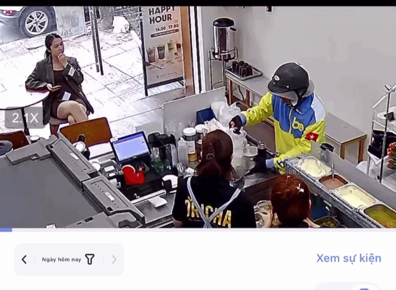 Shipper làm đổ 6 ly nước và xin đền tiền, video ghi lại cách chủ quán xử lý tình huống lan truyền chóng mặt