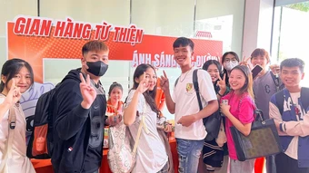 Sinh viên bán đồ ăn vặt gom gần 3 tỷ đồng xây cầu, trường học