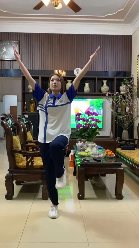 Sinh viên 'gây sốt mạng' với bài tập thể dục dịp Tết Sinh viên 'gây sốt mạng' với bài tập thể dục dịp Tết
